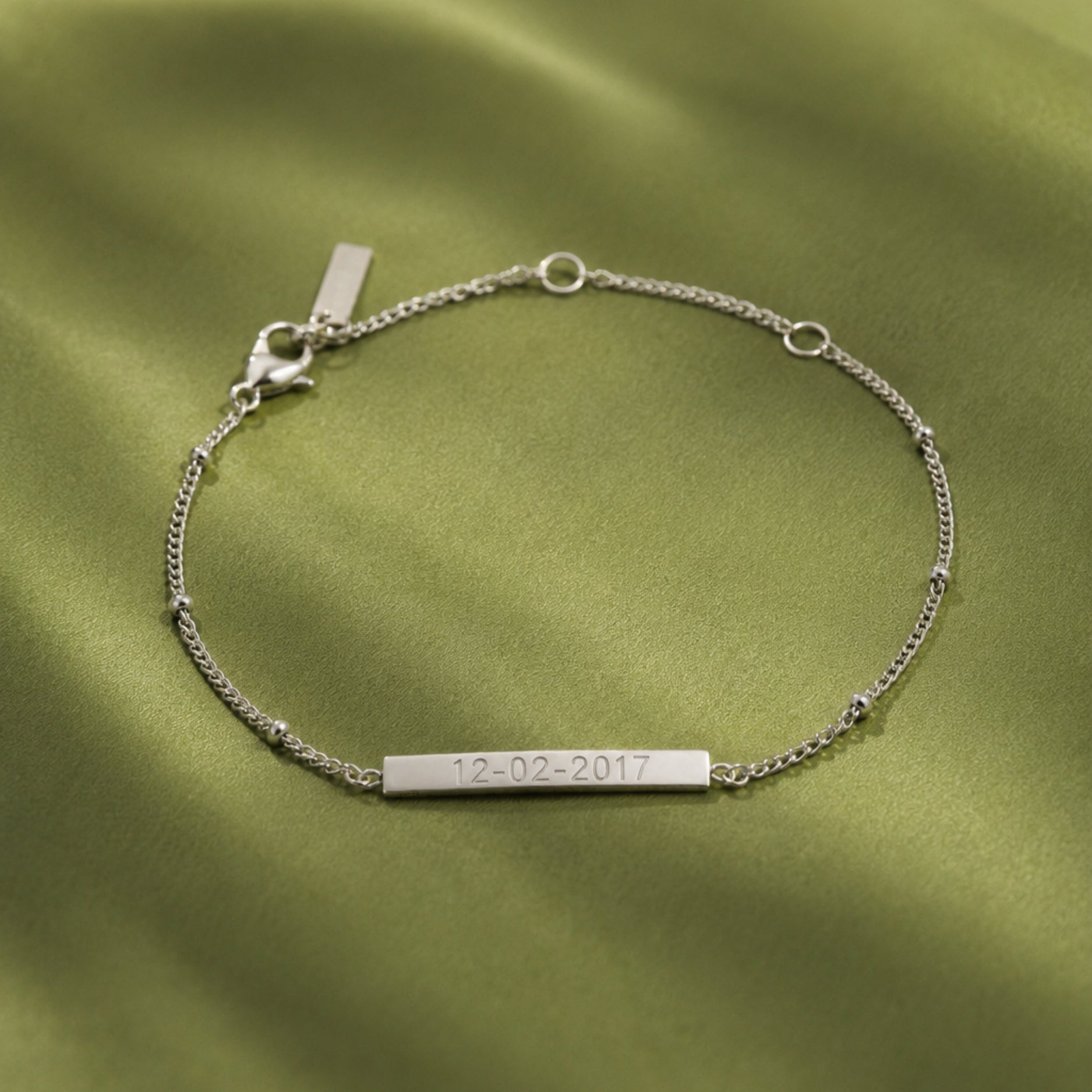 Engravable Everyday Bracelet Silver Detail