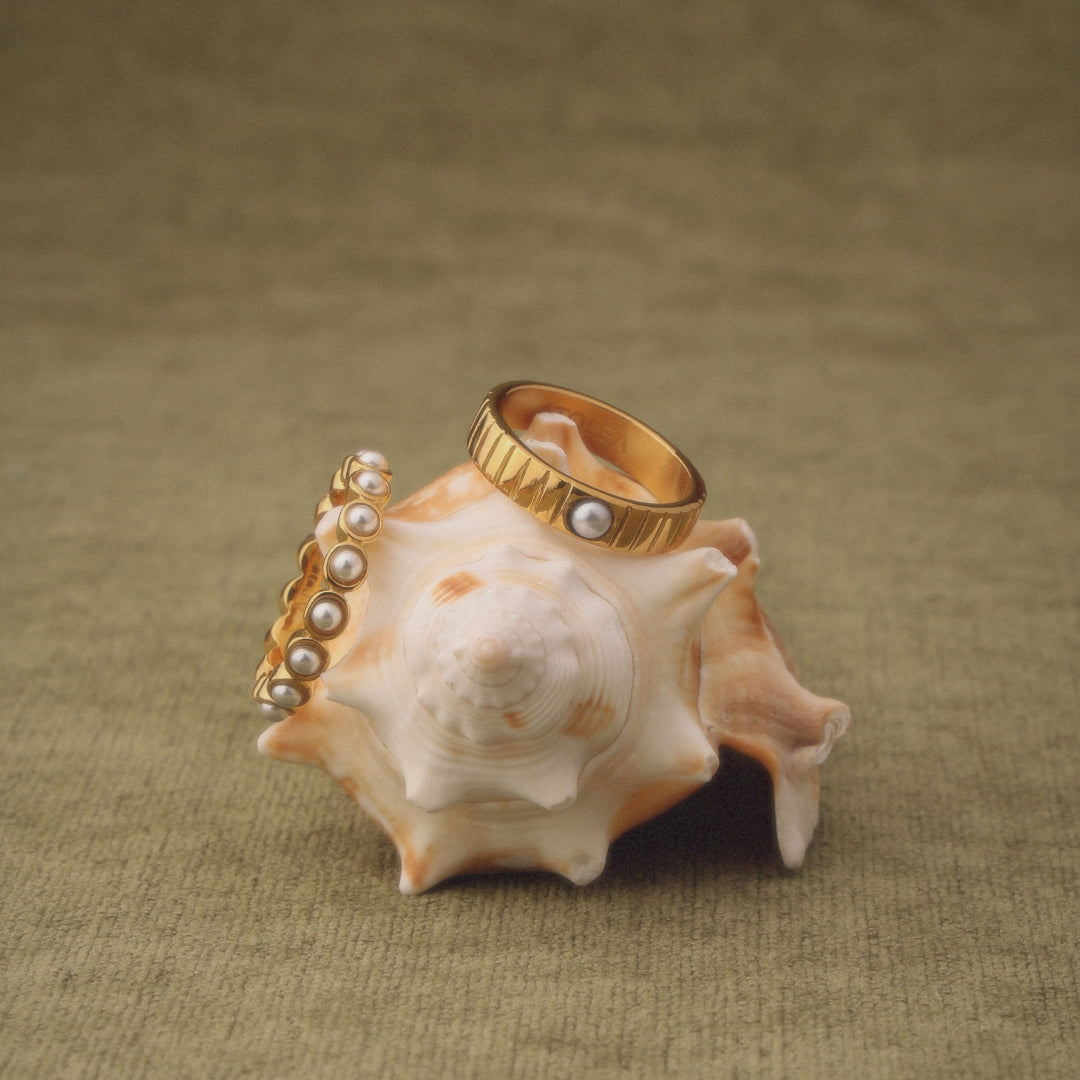 Gold Pearl Ring Signet